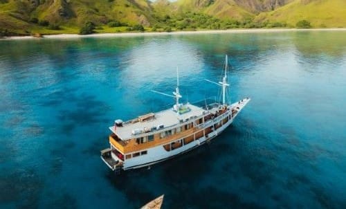 Home 14 komodo boat